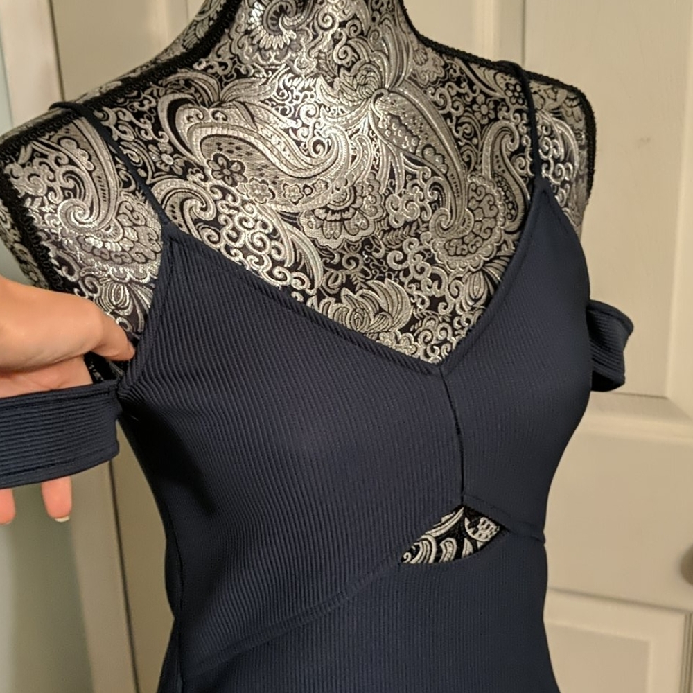 ✨5/$25✨ Topshop navy cutout midi dress - Picture 3 of 8